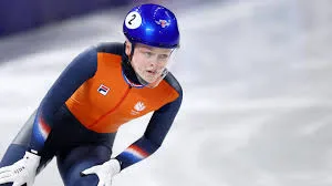 Velzeboer avança às semifinais com recorde na 500m