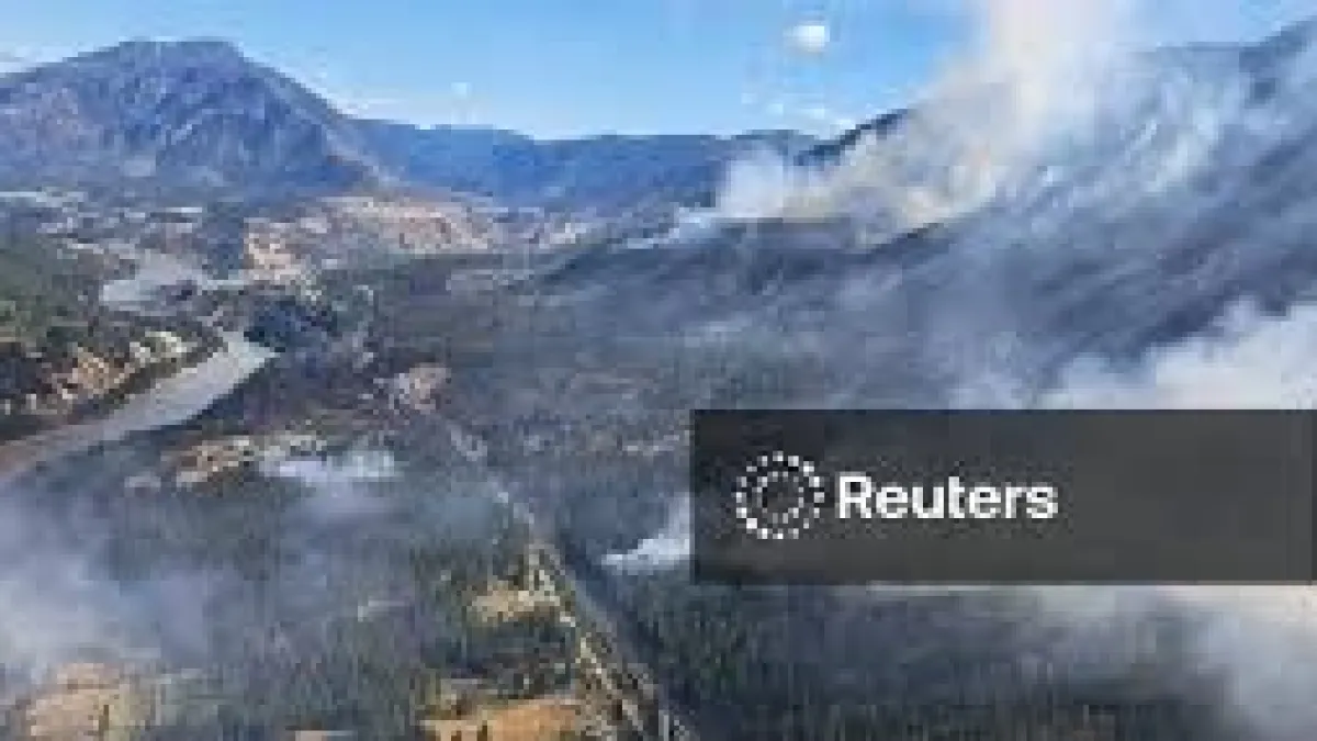 Incêndio em Lytton: fumaça e evacuação