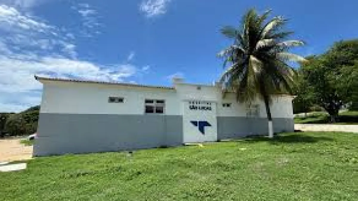 Parto proibido em Noronha: mulher dá à luz na ilha